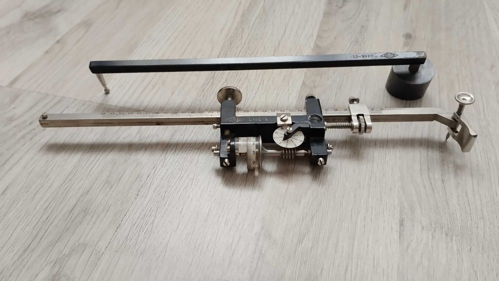 Planimetru vechi, obiect de colectie