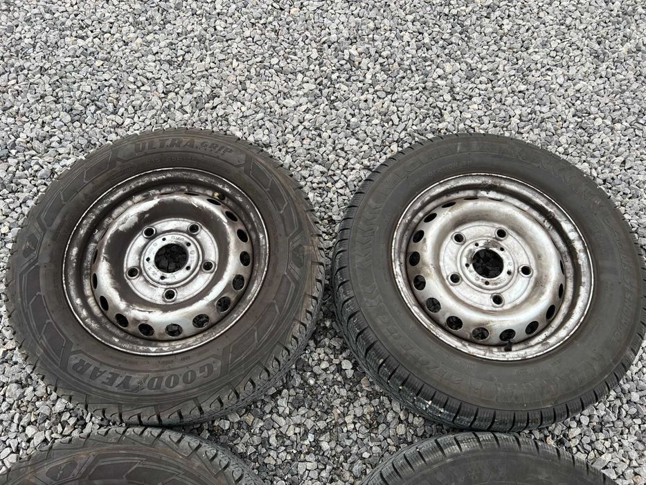 Джанти със зимни гуми Goodyear 215/65/15C DOT4324 oт бус Форд/Ford!!