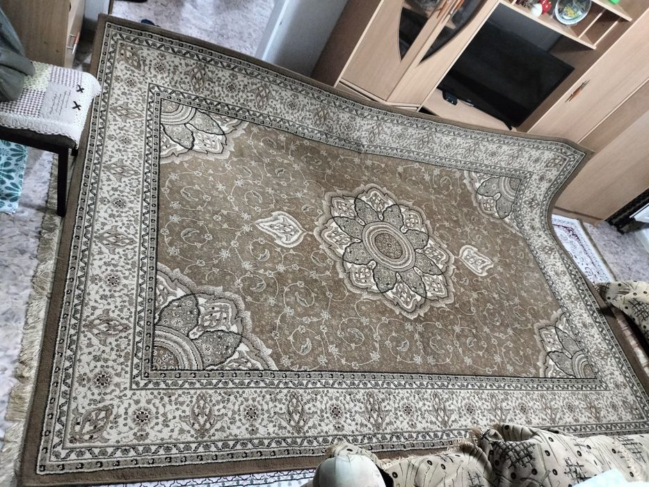 Продам 2 ковра размер 2,5х3,5