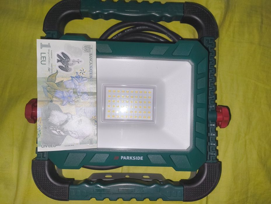 Proiector lucru cu led 220v