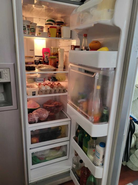 Хладилник § фризер Samsung с 2 врати и диспенсър за лед и вода