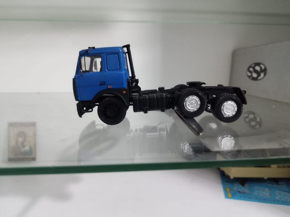 Продам модель МАЗ 6422 1/43
