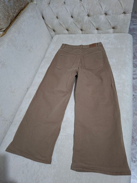 Продам женские джинсы,