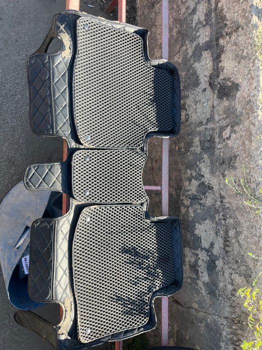 Продам полики на Рав4 4 покл