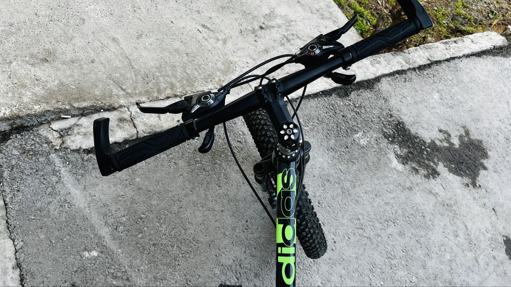 Велосипед среднего размера