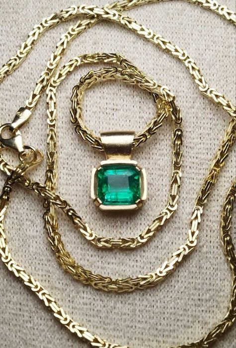 Елегантен златен медальон с естествен изумруд 2.54кт – 14K злато! Сертификат!