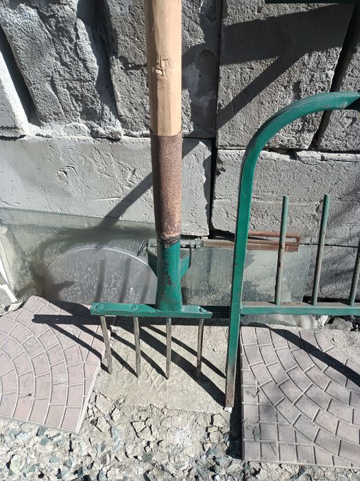 Лопата для перекопки огородов.