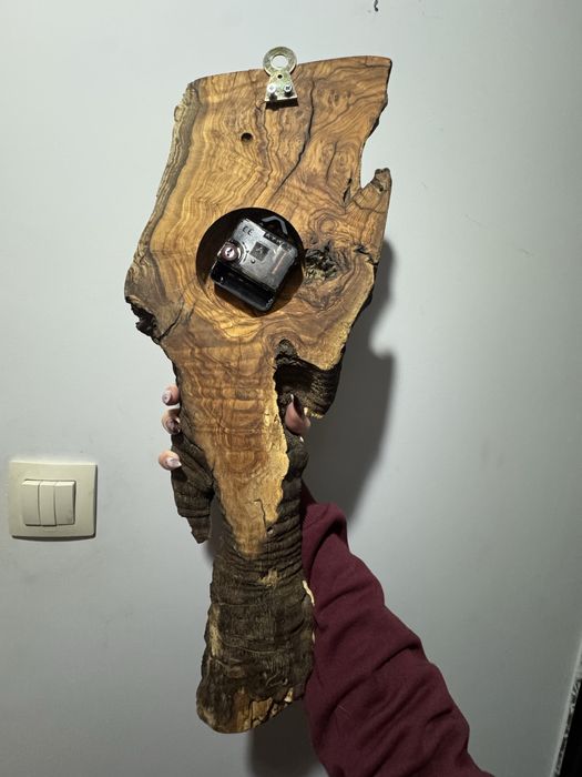 Уникален стенен часовник от истинско дърво