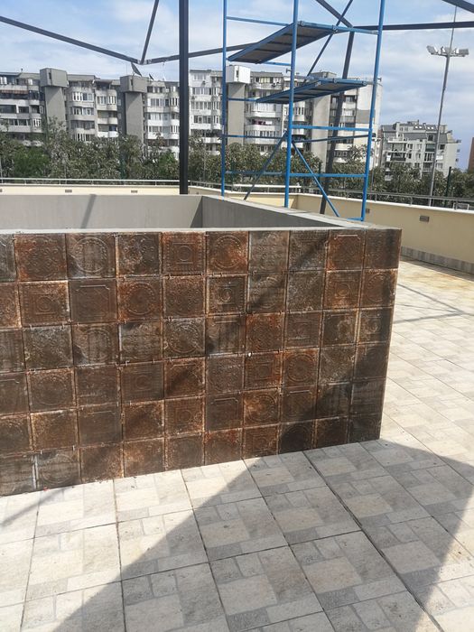 Поставяне на плочки