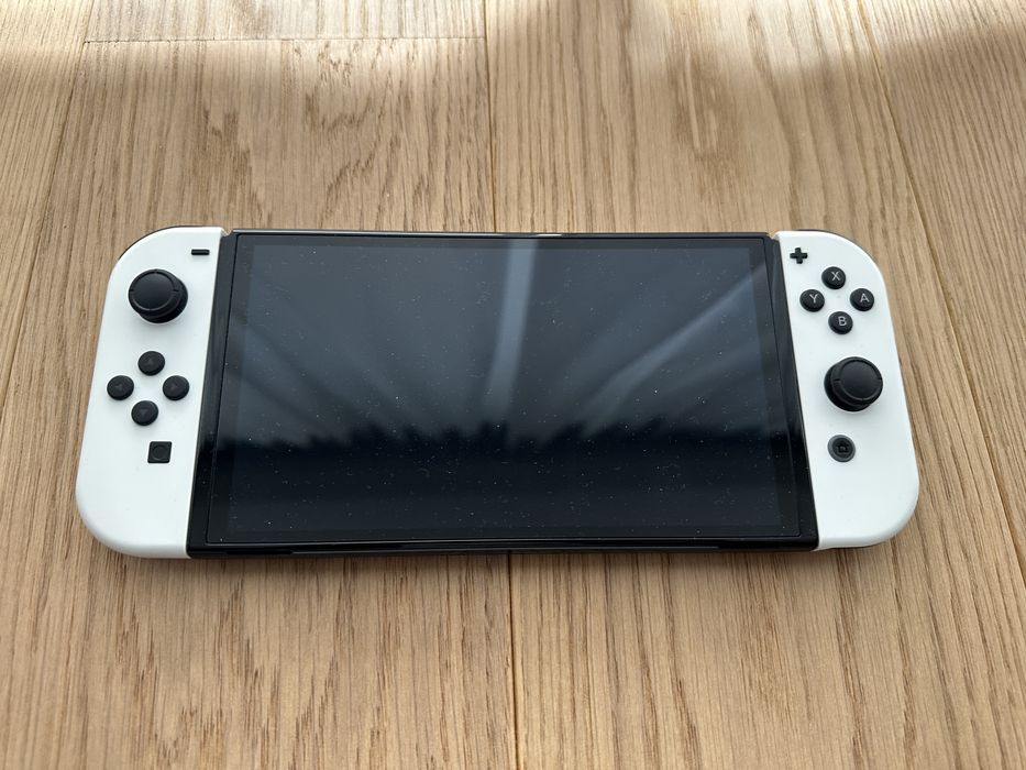 Consola Nintendo Switch OLED cu accesorii
