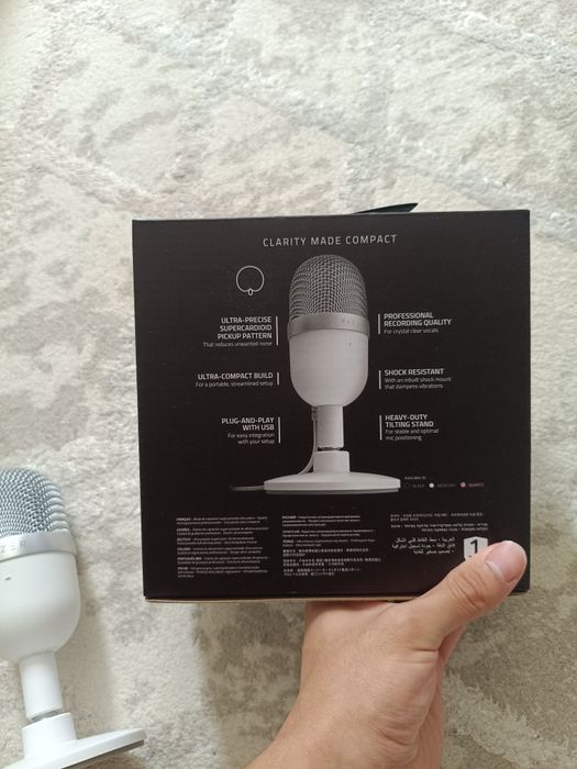 Продам микрофон Razer Seiren mini белый