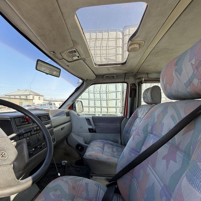 Volkswagen multivan т4 1993