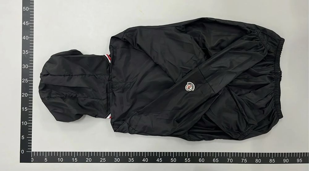 Geaca de vant moncler