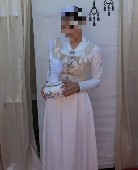 Белое платье и корсет