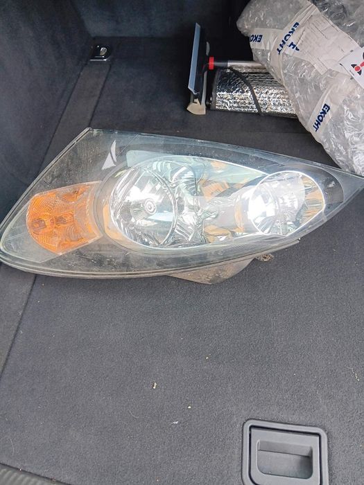 Kia Ceed ляв фар