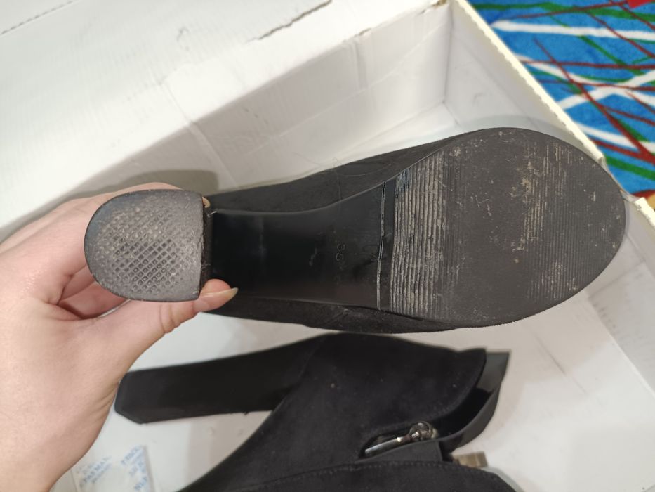 Срочно продам ботинки