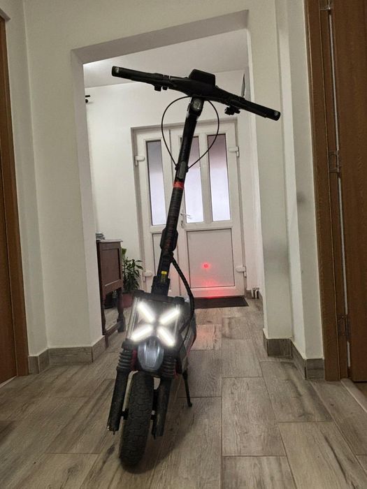 Trotineta Nine Bot Segway ZT 3pro