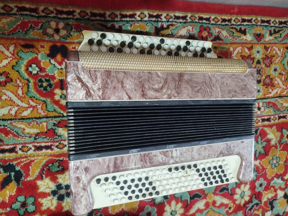 Продается баян б/у