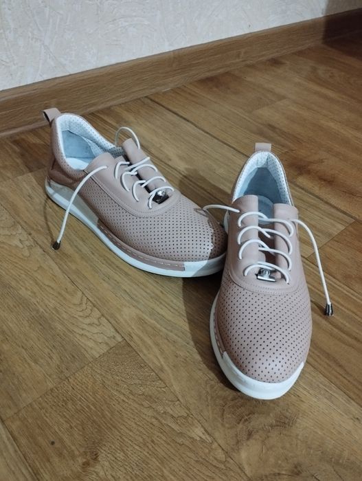 Продам женскую обувь