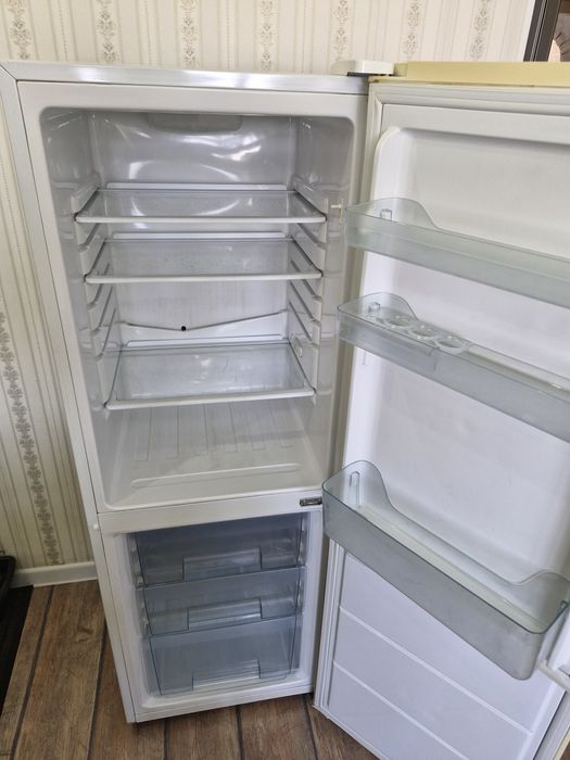 Двухкамерный холодильник Samsung