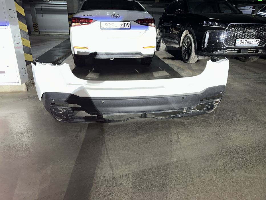 Задний бампер Kia Sorento оригинал под восстановление
