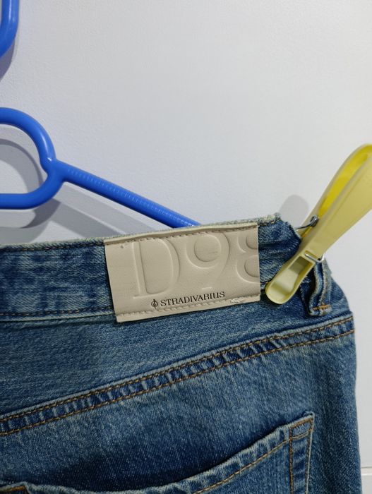 Vând blugi Stradivarius – mărimea 36