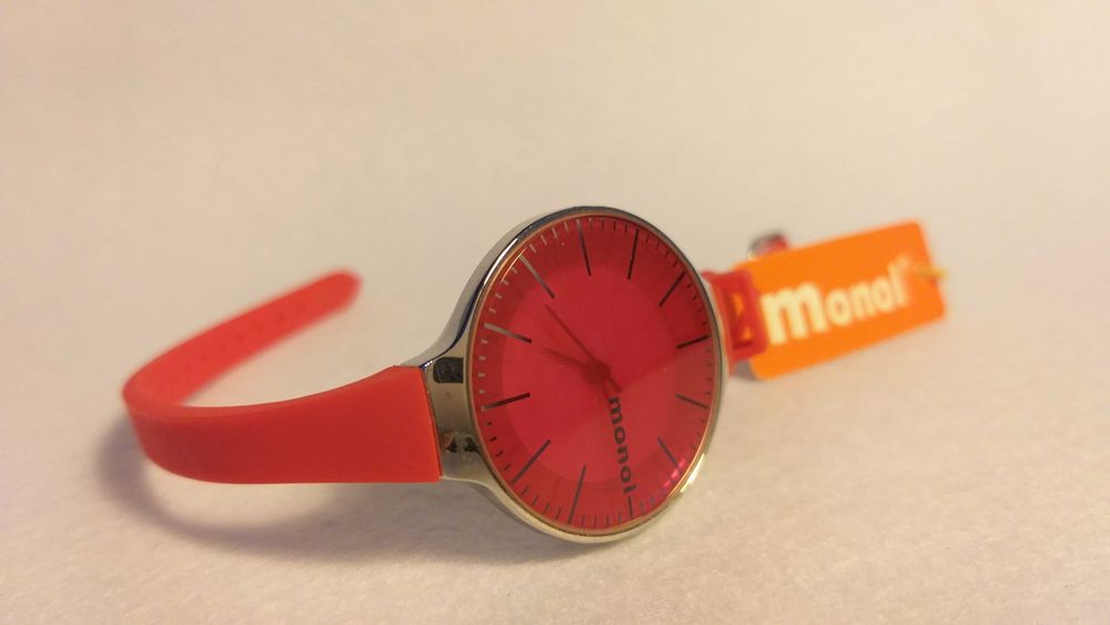 Ceas culoare rosie, bratara din silicon, firma Monol, nou.