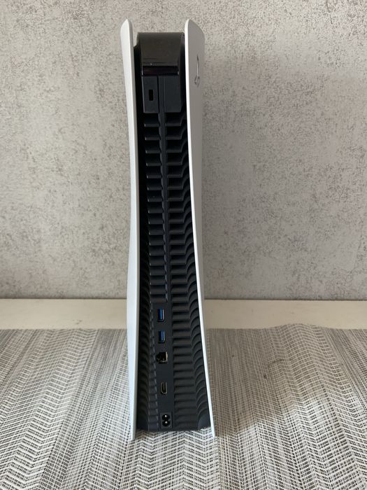 Конзола PS5 Disc Edition 825GB White