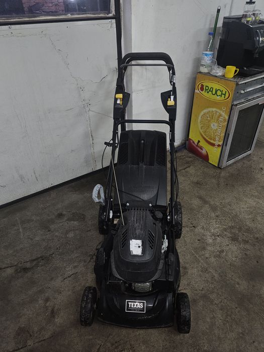 Masina de tuns iarba gazon