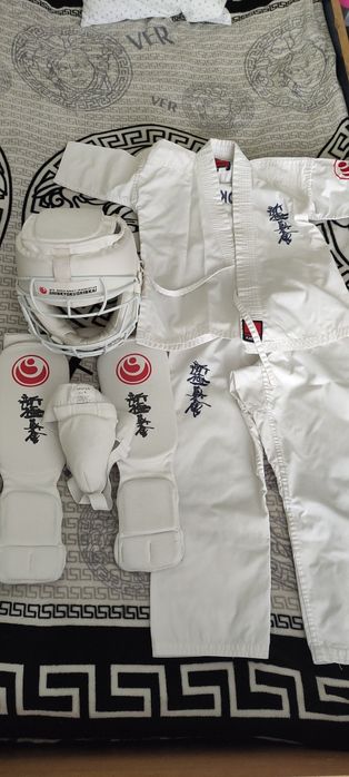 Кимоно и защита для каратэ