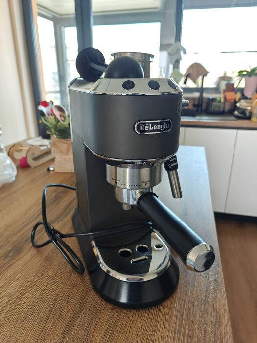 De'Longhi EC685M Dedica Style
