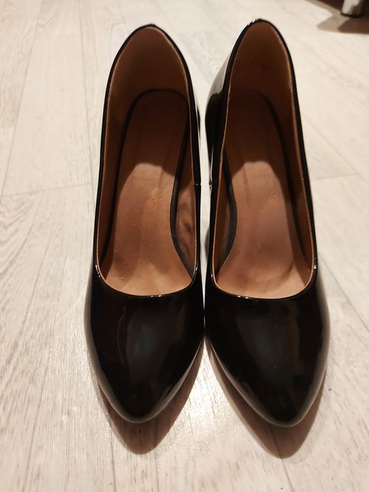 Новые туфли ласковые.