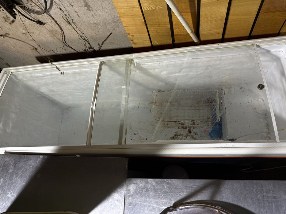 Продам Витринный холодильники