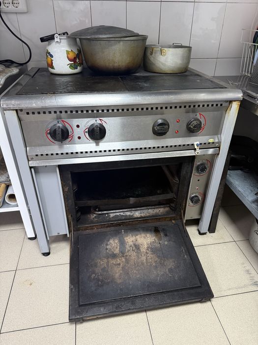 Продам электро плиту с духовым шкафом