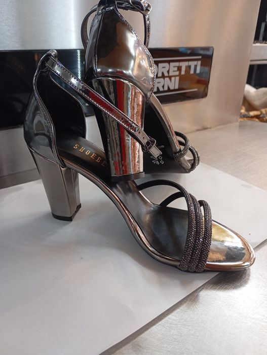 Sandale, pantofi eleganți