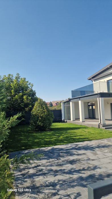 Casa nouă Gherăiesti la strada 260m²