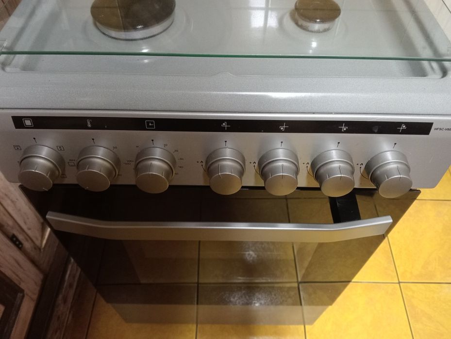 Vând aragaz cu 4 ochiuri