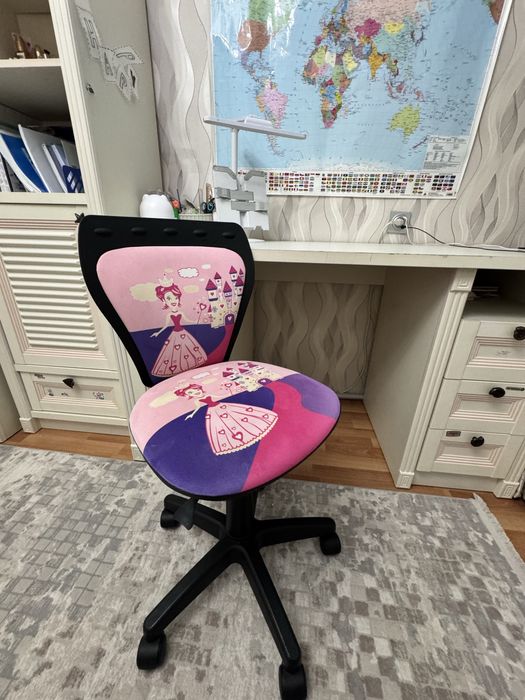 СРОЧНО!!! Продам стол и стеллаж