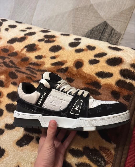 Adidasi Louis vuitton