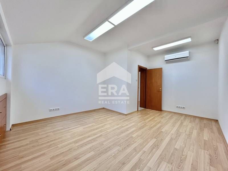 Дава се под наем Офис в София, Център - 89 кв.м за 1350 € - Снимка #1