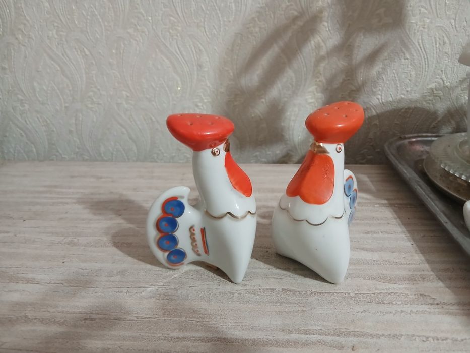 Продам фарфоровые статуэтки