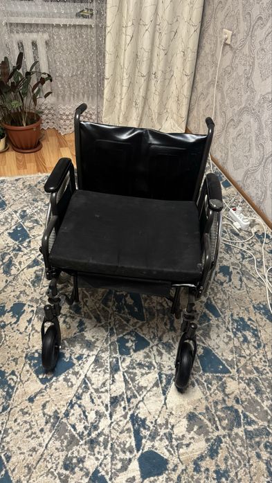 Продам инвалидную коляску