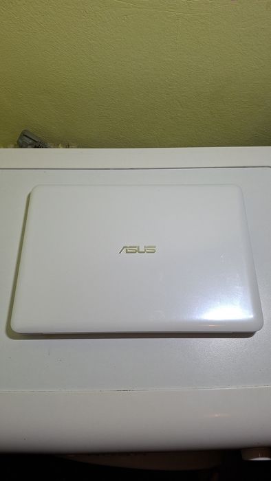 Leptop Asus ViveBook E402Y