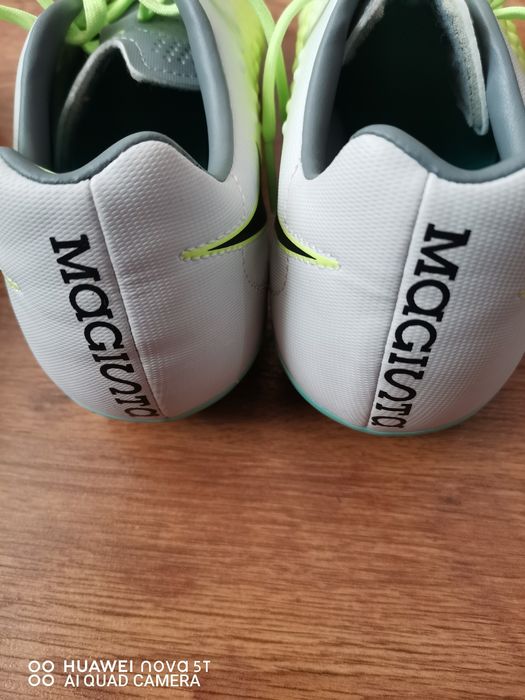 НОВИ Оригинални бутонки Найк