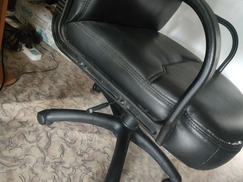 Продам кресло регулируюется