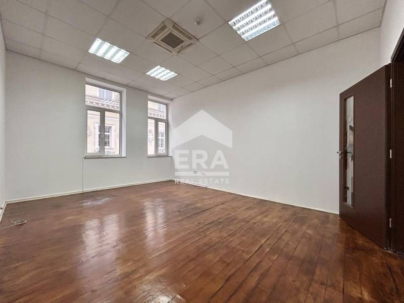 Дава се под наем Офис в София, Център - 55 кв.м за 650 € - Снимка #5