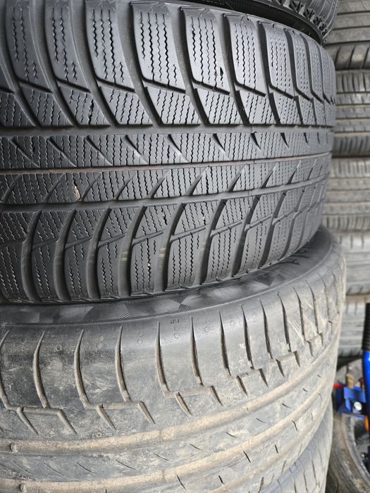 2бр. 225 40 18 Bridgstone зимни.