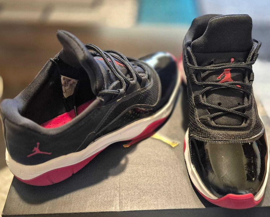 Vand 2 perechi Jordan, originali cu cutiile originale.