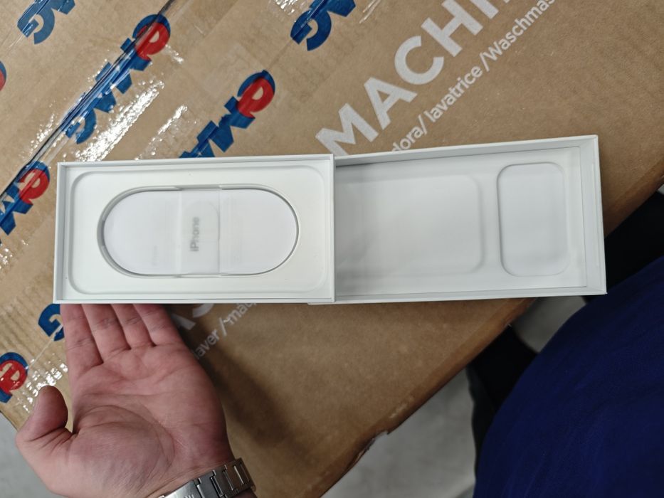 Cutii telefoane Apple și Samsung