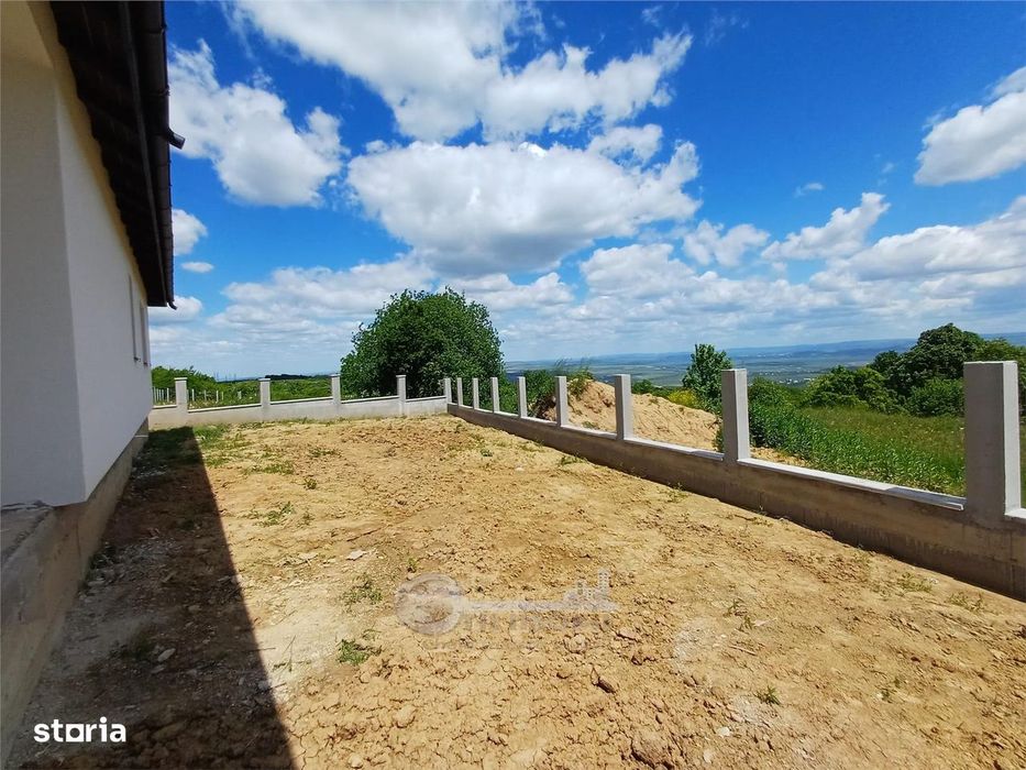 Casa de vanzare I Paun, Barnova I 4 camere, 2 bai I 500 mp teren